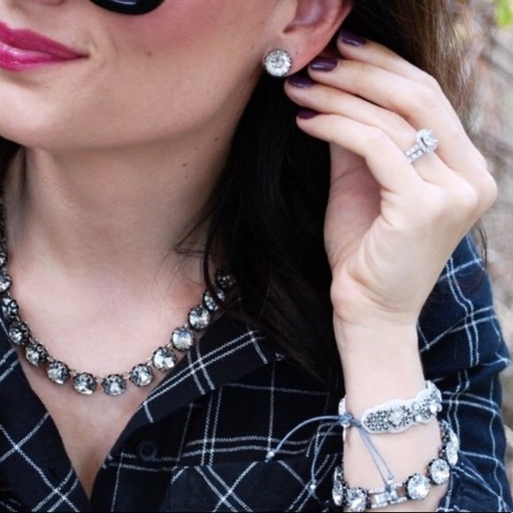 :: S&D Sparkling Crystal Nancy Stud Earrings - Picture 6 of 8